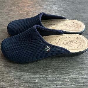 Women’s fly flot mules size 40